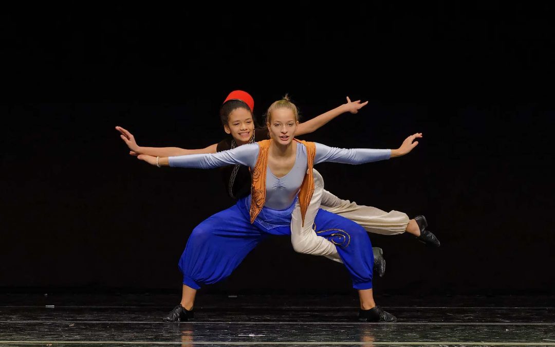 Junge Tänzerinnen bei einer Darbietung | Musical Jazz Dance | Tanzparterre Hamburg
